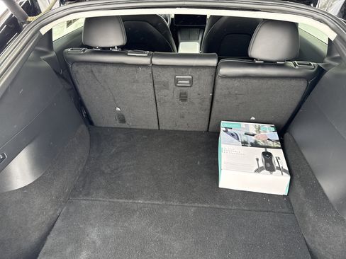 Used 2022 Tesla Model Y Long Range image 7