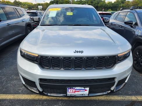 Used 2024 Jeep Grand Cherokee L Laredo image 2