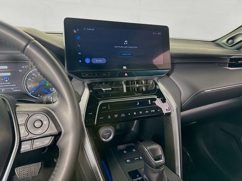 Used 2024 Toyota Venza XLE image 12