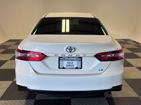 Used 2018 Toyota Camry LE w/ Convenience Package FWD image 4