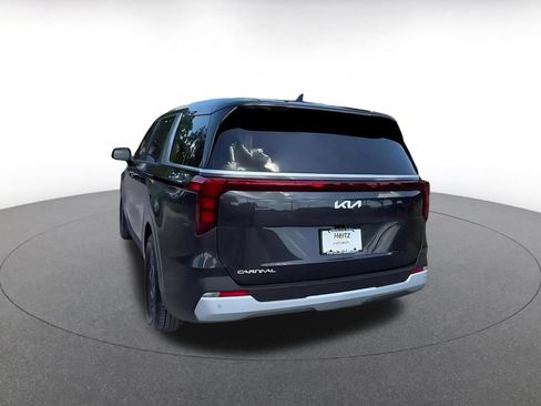 Used 2026 Kia Carnival FWD image 11