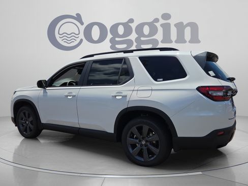 New 2026 Honda Pilot Sport image 3