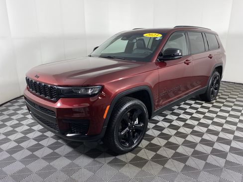 Used 2023 Jeep Grand Cherokee L Altitude AWD/4WD image 11
