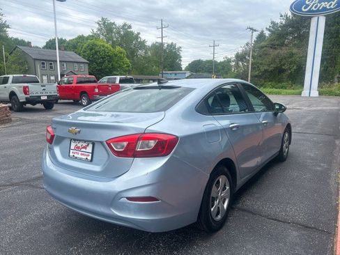 Used 2017 Chevrolet Cruze LS FWD image 5