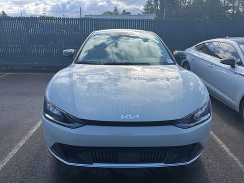 Used 2024 Kia EV6 Light AWD/4WD image 2