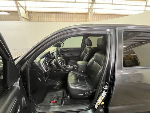 Used 2019 Toyota Tacoma TRD Off-Road image 15