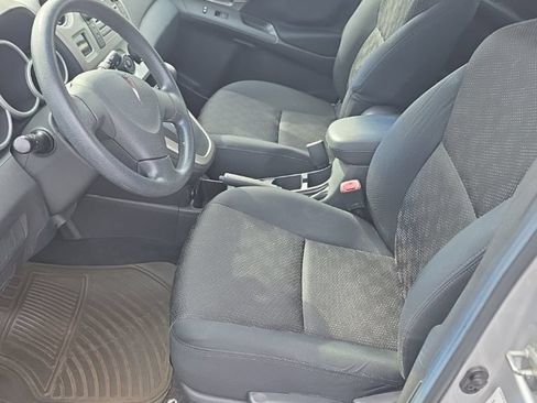 Used 2009 Pontiac Vibe w/ Preferred Package FWD image 2