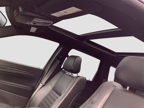 Used 2020 Jeep Grand Cherokee Limited X image 2