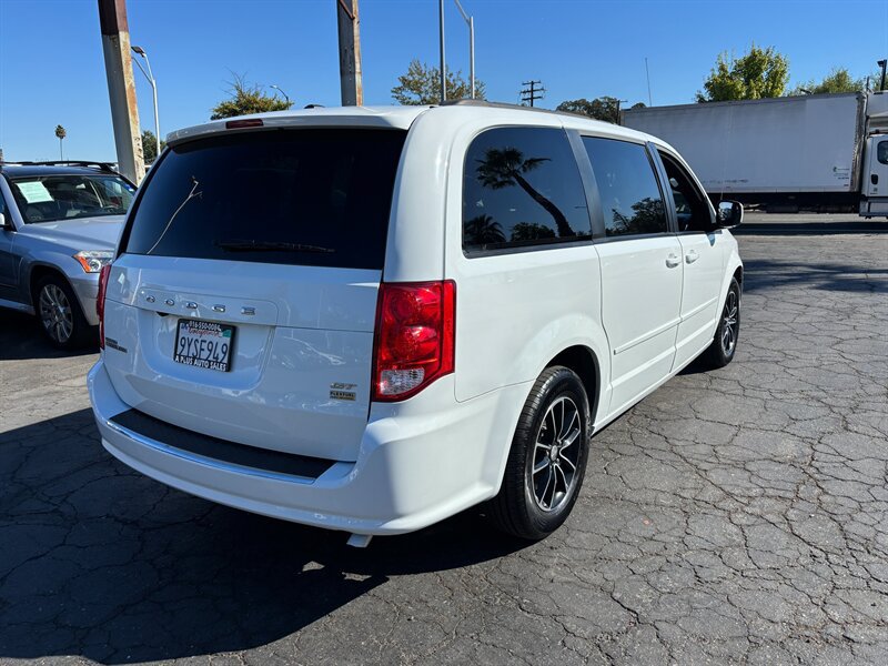 Used 2017 Dodge Grand Caravan GT FWD image 3