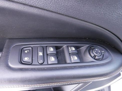 Used 2019 Jeep Compass Latitude w/ Cold Weather Group image 12