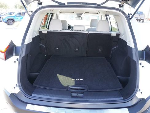 Certified 2023 Nissan Rogue SV FWD image 8