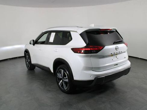 Certified 2025 Nissan Rogue SL image 4