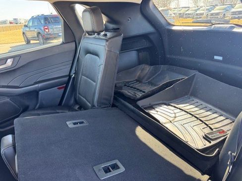 Used 2022 Ford Escape Titanium image 27