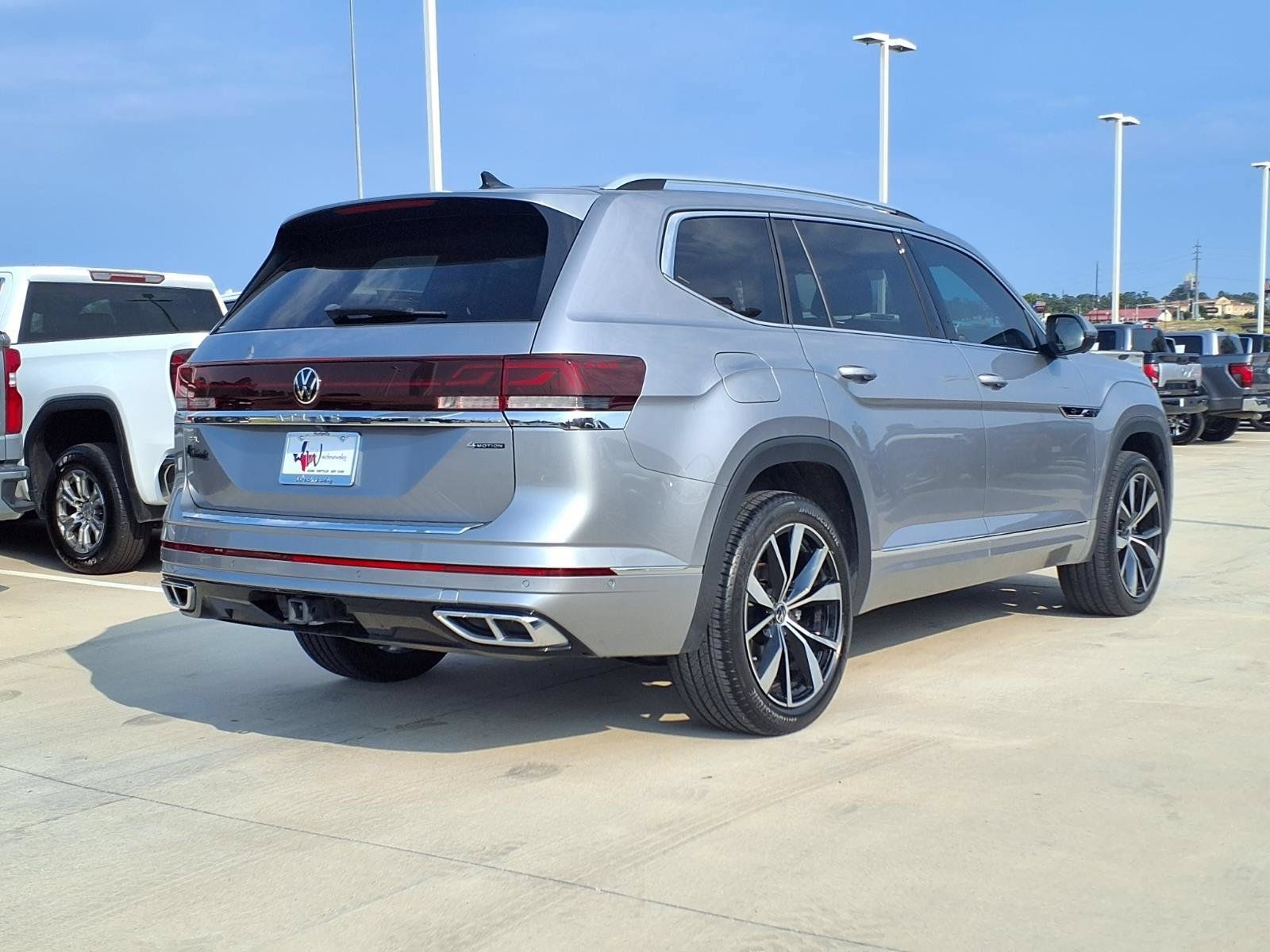 Used 2024 Volkswagen Atlas SEL Premium R-Line AWD/4WD image 6