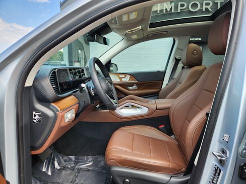 Used 2024 Mercedes-Benz GLS 450 4MATIC image 8