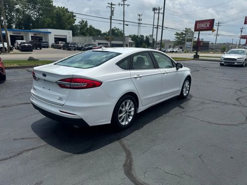 Used 2019 Ford Fusion SE image 5