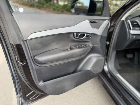 Used 2017 Volvo XC90 T6 Momentum w/ Vision Package image 26