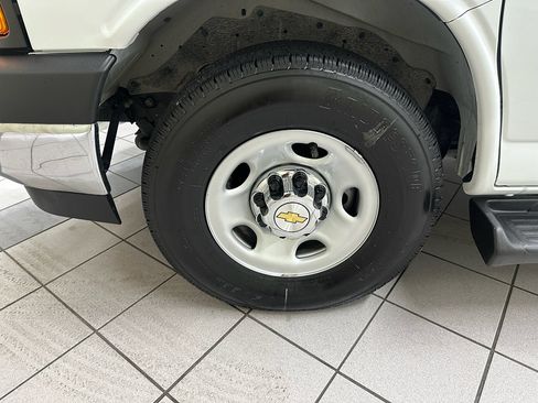 Used 2025 Chevrolet Express 3500 LT w/ LT Preferred Equipment Group RWD image 17