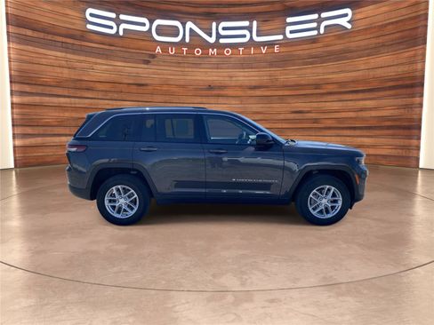 Used 2023 Jeep Grand Cherokee Laredo AWD/4WD image 8