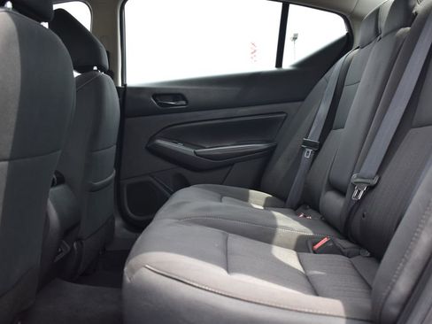 Used 2025 Nissan Altima 2.5 SV FWD image 14