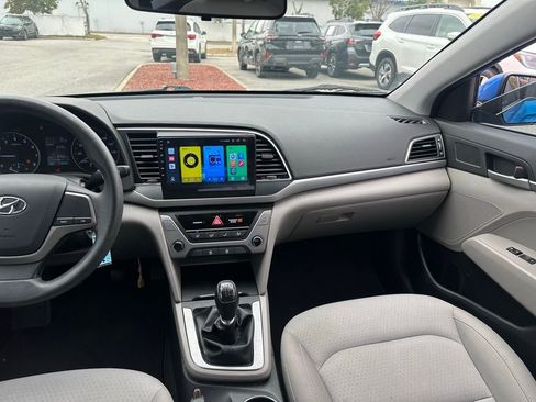 Used 2017 Hyundai Elantra SE image 19