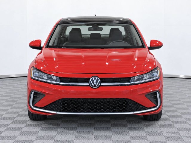 Used 2025 Volkswagen Jetta SE FWD image 7