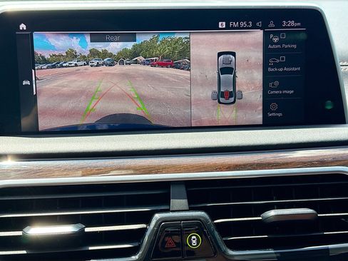 Used 2022 BMW 750i xDrive w/ Executive Package AWD/4WD image 34