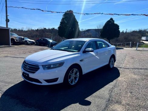 Used 2013 Ford Taurus SEL image 4