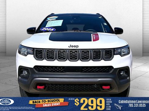 Used 2025 Jeep Compass Trailhawk AWD/4WD image 2