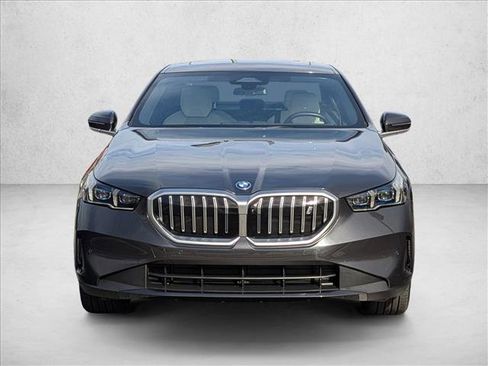 Used 2024 BMW i5 eDrive40i w/ Premium Package image 2