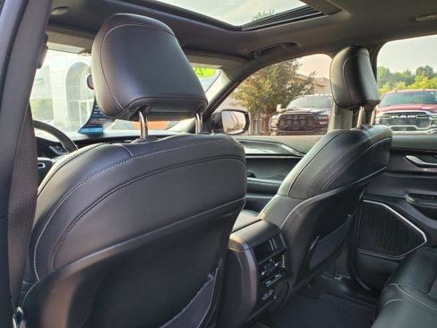 Used 2022 Jeep Grand Cherokee Altitude image 27