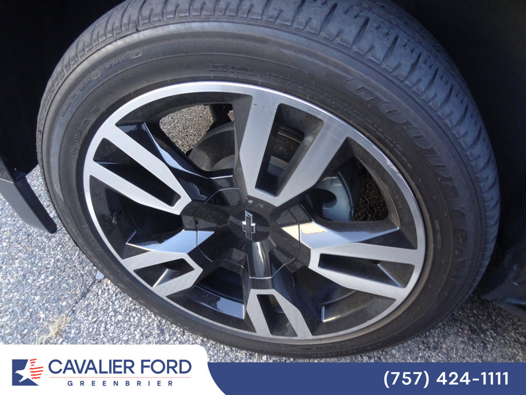 Used 2019 Chevrolet Suburban Premier AWD/4WD image 14