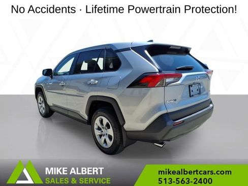 Used 2022 Toyota RAV4 LE FWD image 5