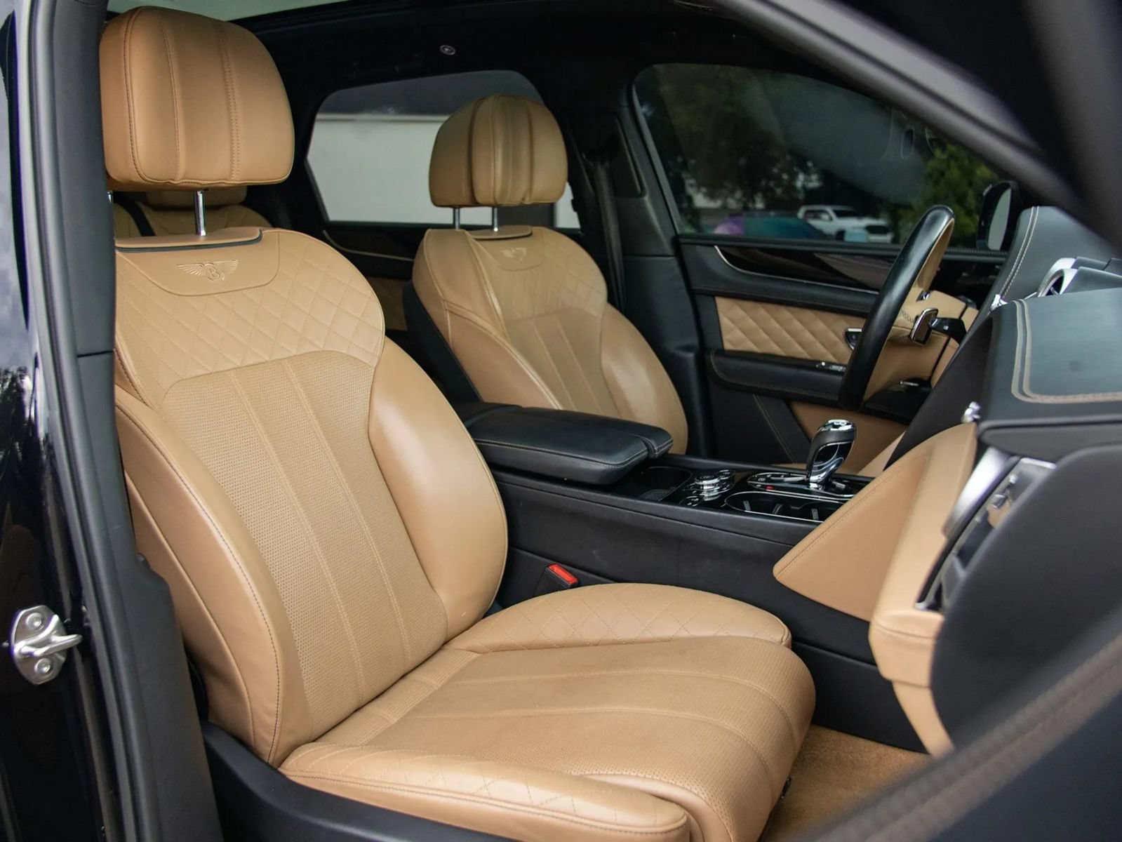 Used 2017 Bentley Bentayga AWD/4WD image 24