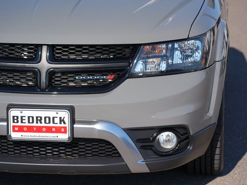 Used 2019 Dodge Journey Crossroad w/ Nav & Sun Group AWD/4WD image 9