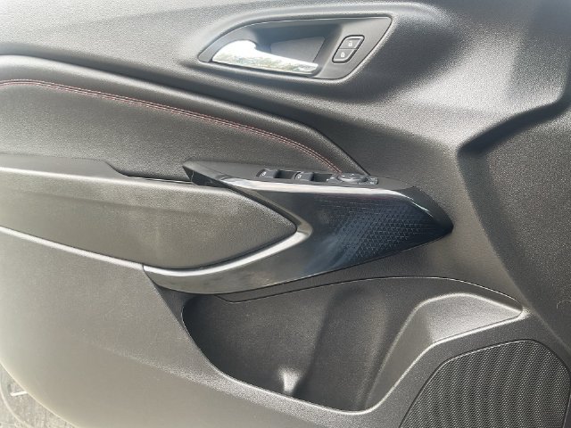 Certified 2025 Chevrolet Trax RS w/ Sunroof Package FWD image 23