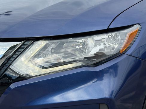 Used 2018 Nissan Rogue SV FWD image 7