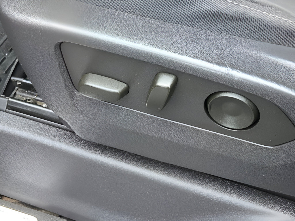 Certified 2024 Chevrolet Silverado 1500 LT AWD/4WD image 29
