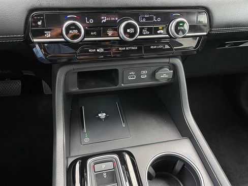 Certified 2025 Honda Pilot Touring image 18