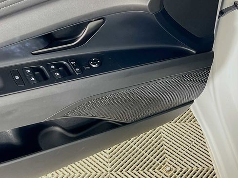 Certified 2025 Hyundai Elantra Sport FWD image 18