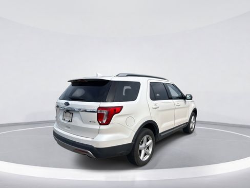 Used 2016 Ford Explorer XLT w/ Equipment Group 202A image 8