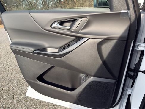 New 2026 Chevrolet Equinox LT w/ Convenience Package II image 9