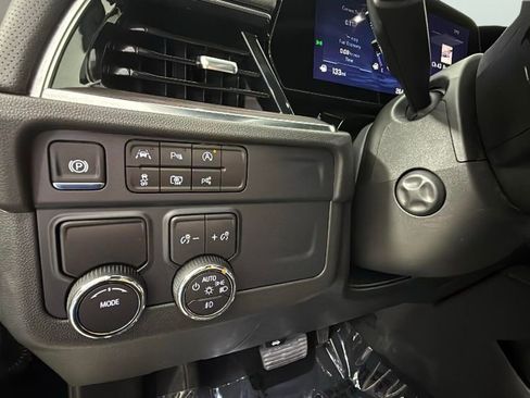 Certified 2025 Chevrolet Suburban Premier image 19