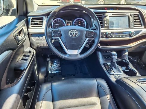 Used 2019 Toyota Highlander XLE AWD/4WD image 15