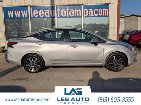 Used 2021 Nissan Versa SV image 2