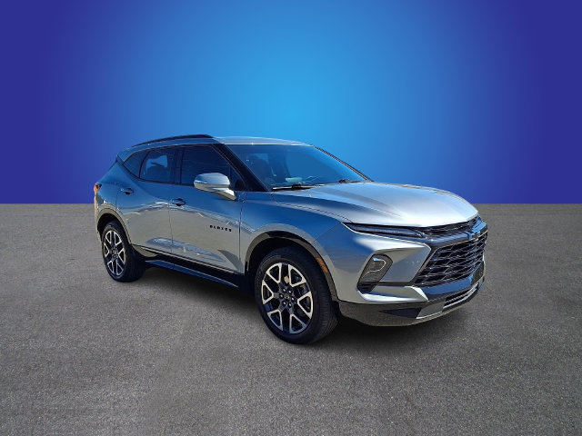 Used 2025 Chevrolet Blazer RS FWD image 3