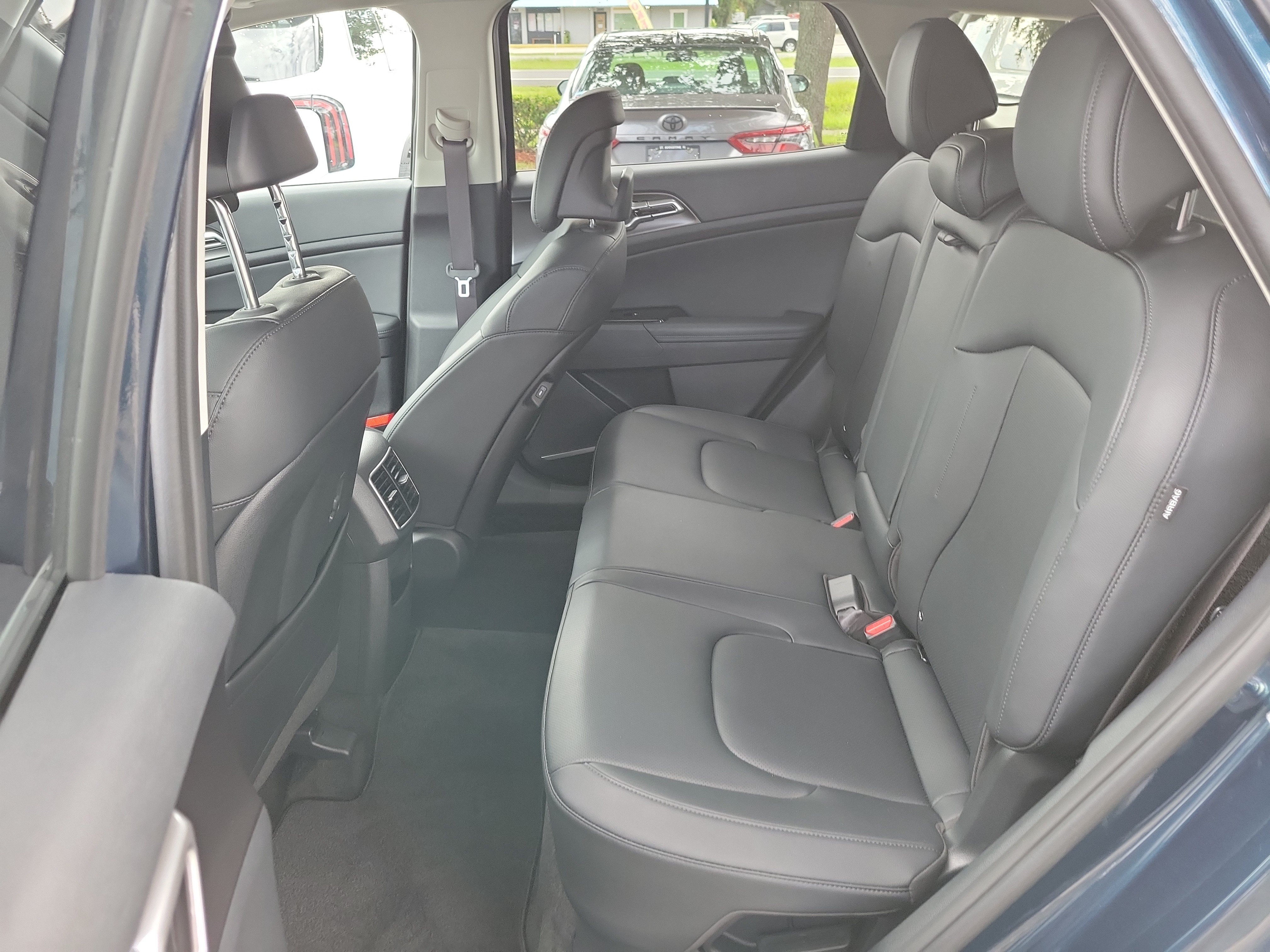 Certified 2025 Kia Sportage EX w/ EX Premium Package AWD/4WD image 14