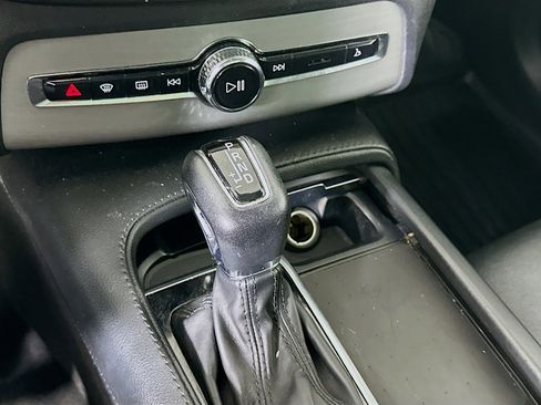 Used 2021 Volvo XC90 T5 Momentum w/ Protection Package Premier image 23