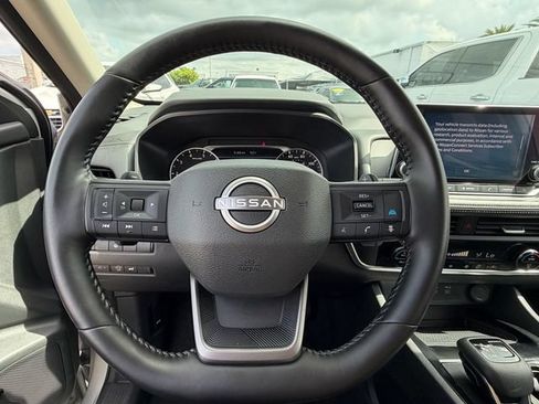 Used 2025 Nissan Rogue SV FWD image 19