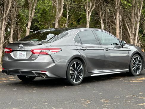 Used 2019 Toyota Camry XSE image 4